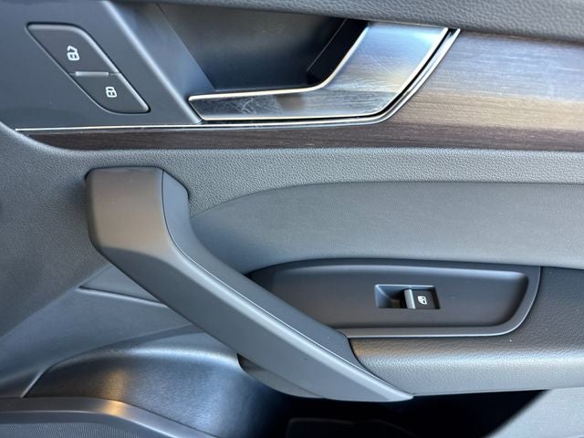2023 Audi Q5 45 S line Premium quattro