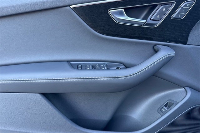 2025 Audi Q7 55 Prestige quattro