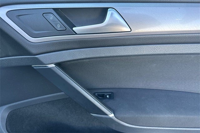 2016 Volkswagen e-Golf SE