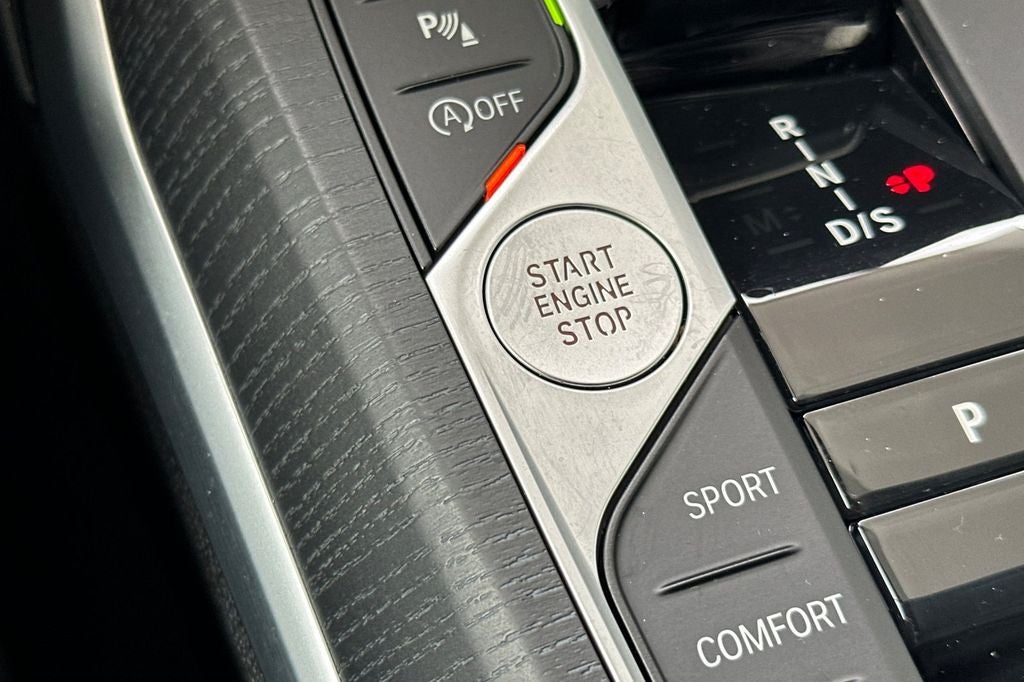 2025 BMW 3 Series 330i