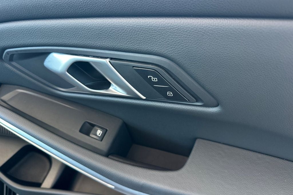 2025 BMW 3 Series 330i