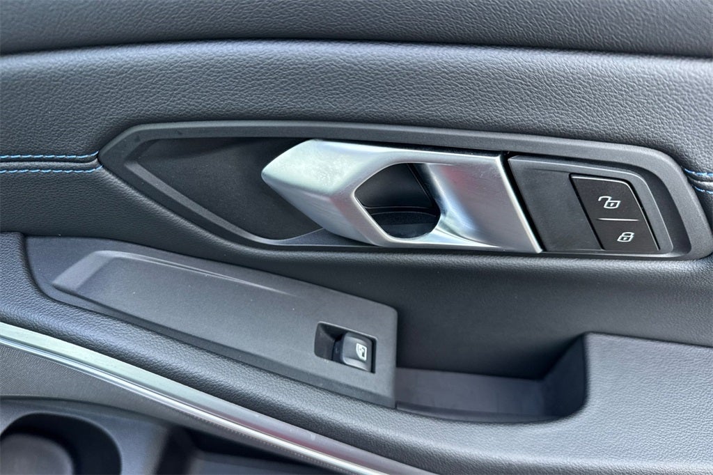 2025 BMW 3 Series 330i