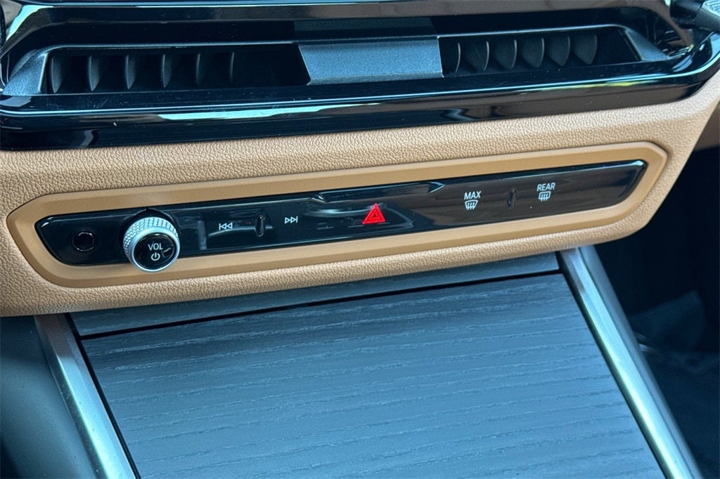 2025 BMW 3 Series 330i