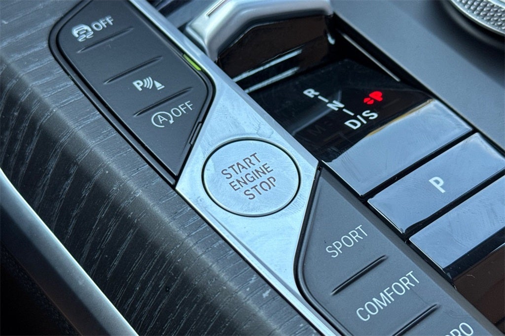 2025 BMW 3 Series 330i