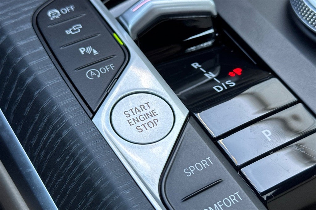 2025 BMW 3 Series 330i