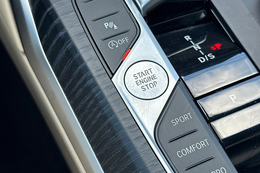 2025 BMW 3 Series 330i
