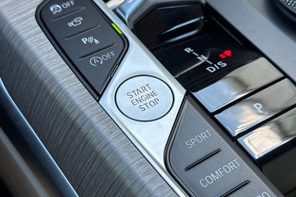 2025 BMW 3 Series 330i
