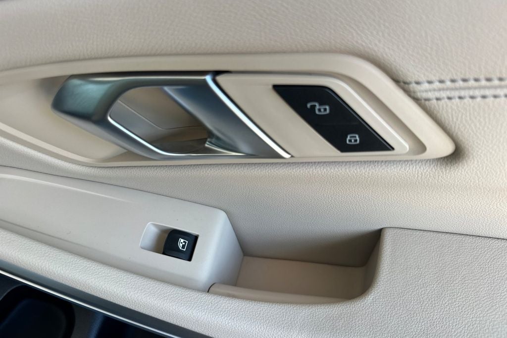 2025 BMW 3 Series 330i