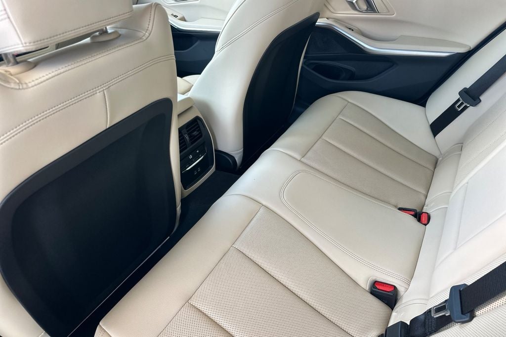 2025 BMW 3 Series 330i