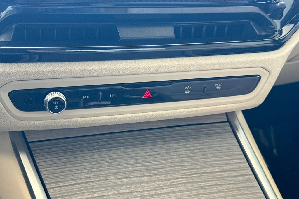 2025 BMW 3 Series 330i