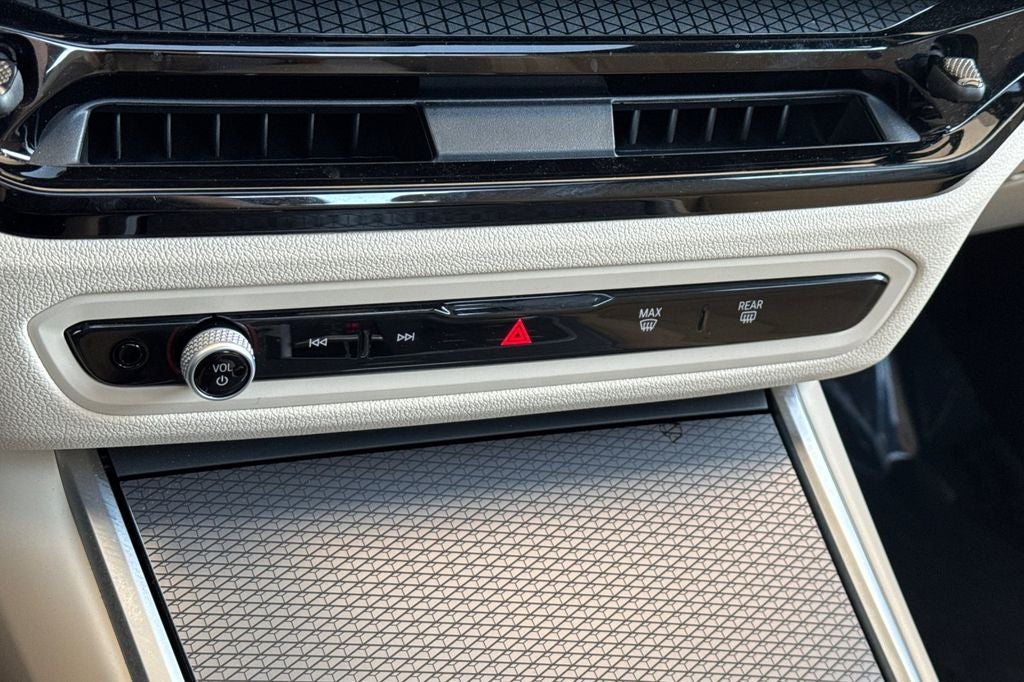 2025 BMW 3 Series 330i