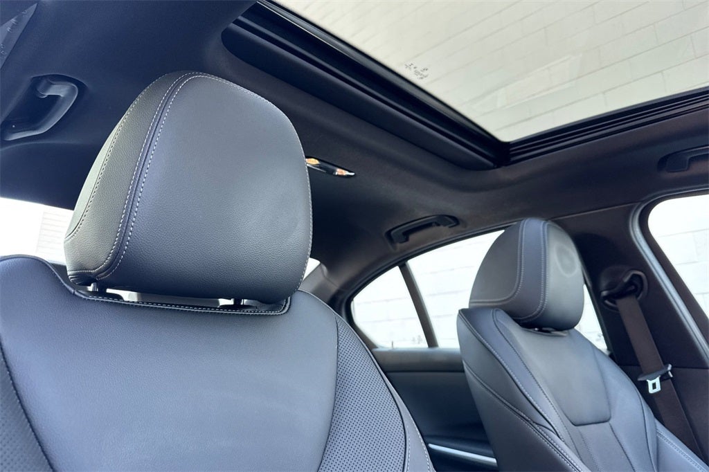 2023 BMW 3 Series 330i