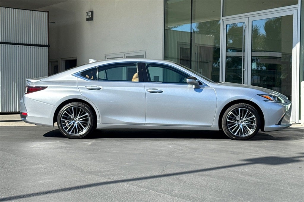 2023 Lexus ES 300h