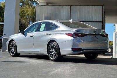 2023 Lexus ES 300h
