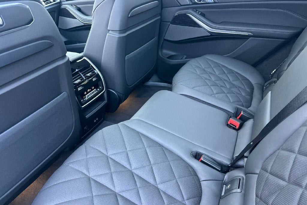 2027 BMW X7 xDrive40i