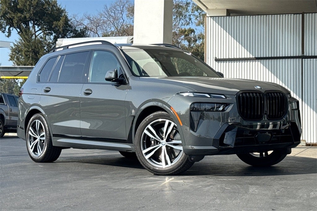 2025 BMW X7 xDrive40i
