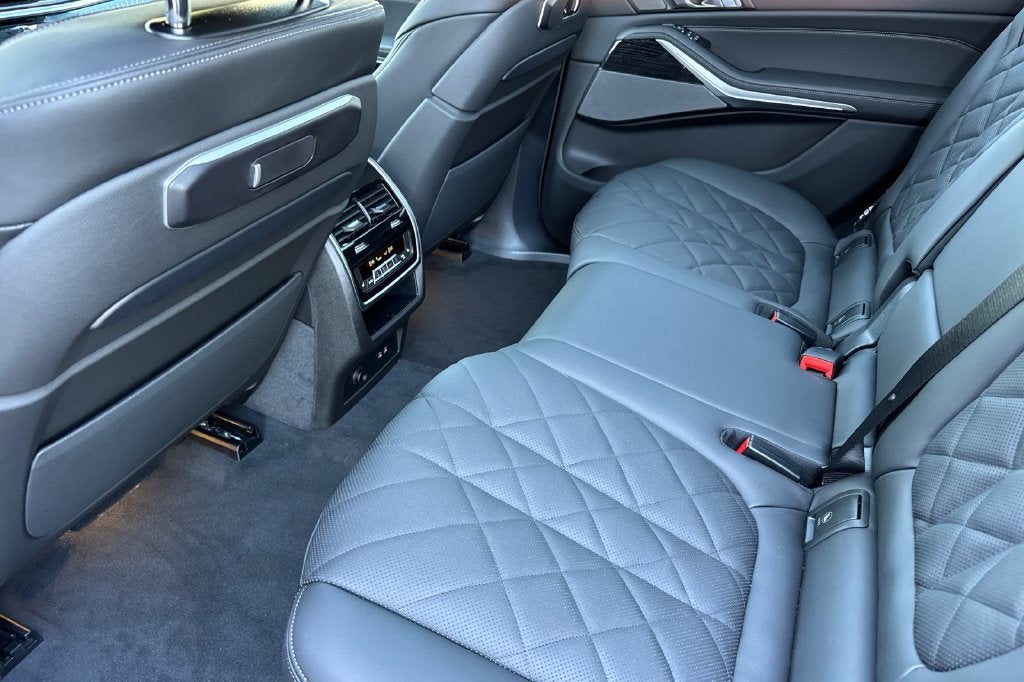 2027 BMW X7 xDrive40i