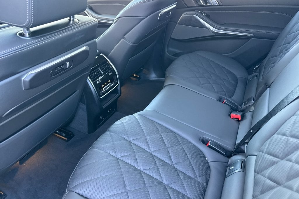 2027 BMW X7 xDrive40i
