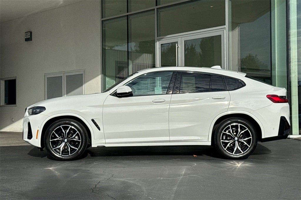 2025 BMW X4 xDrive30i