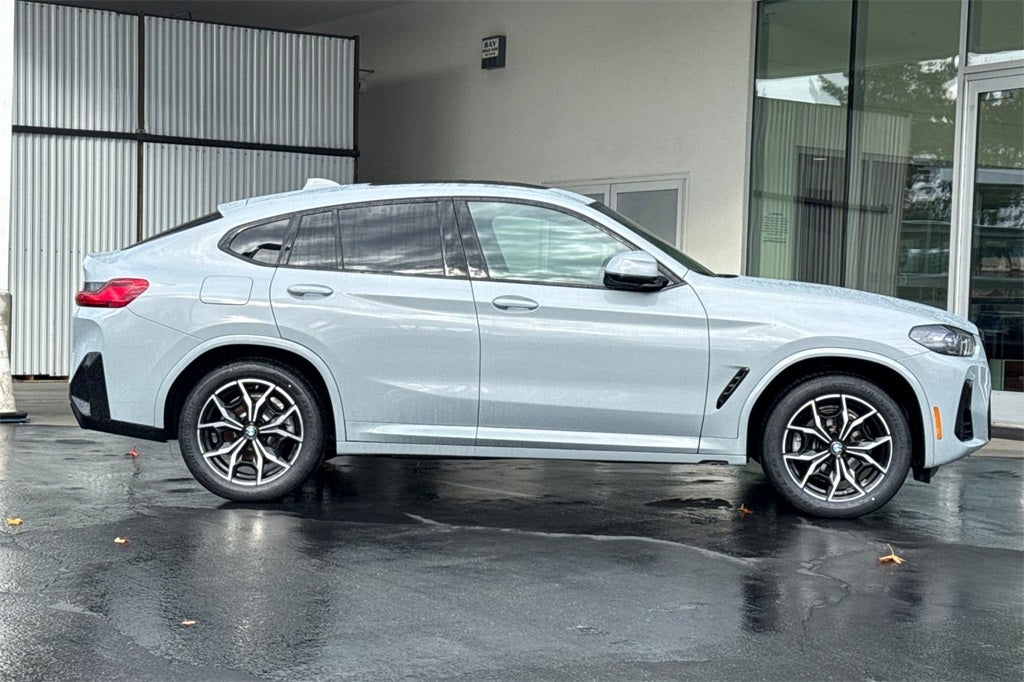 2023 BMW X4 xDrive30i