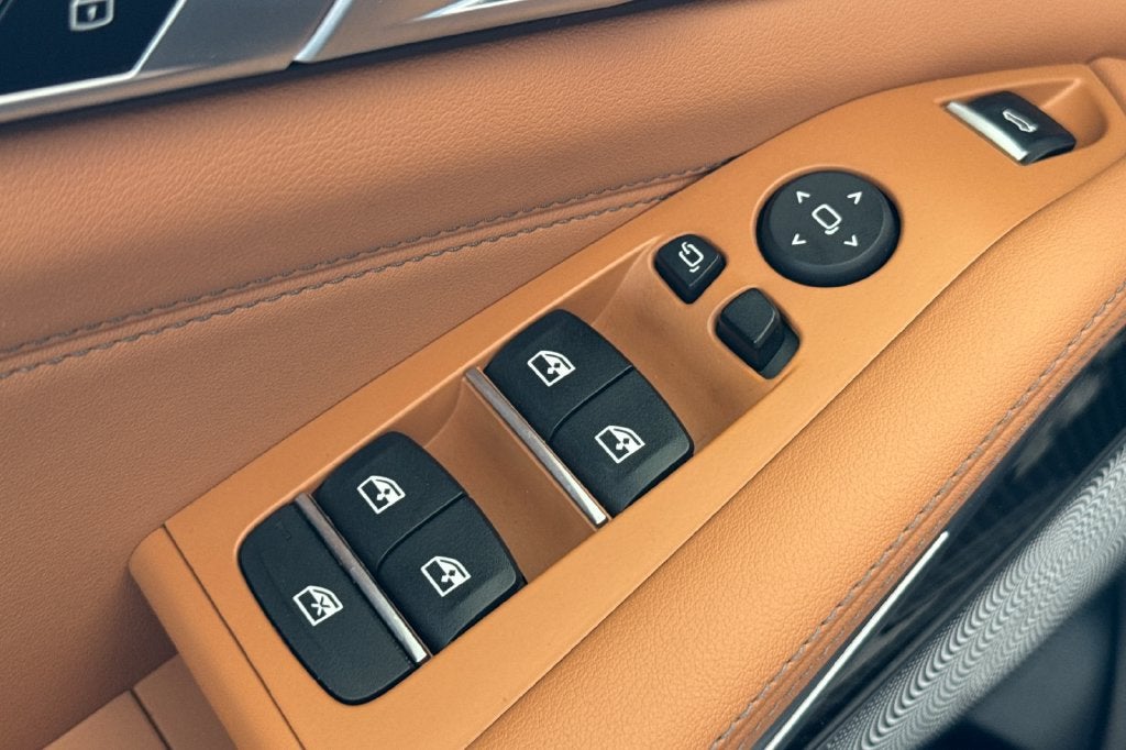 2024 BMW X5 M60i