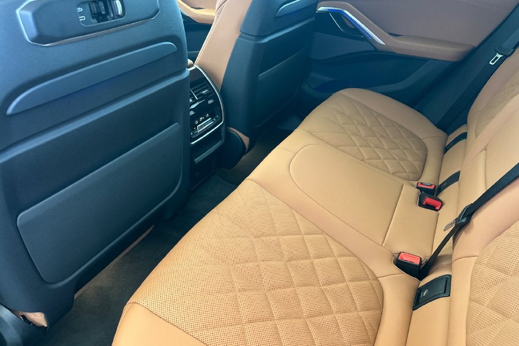 2027 BMW X6 xDrive40i
