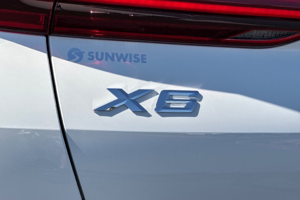 2027 BMW X6 xDrive40i