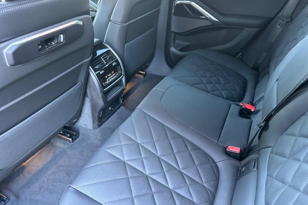 2027 BMW X6 xDrive40i