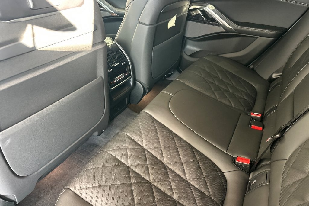 2027 BMW X6 xDrive40i