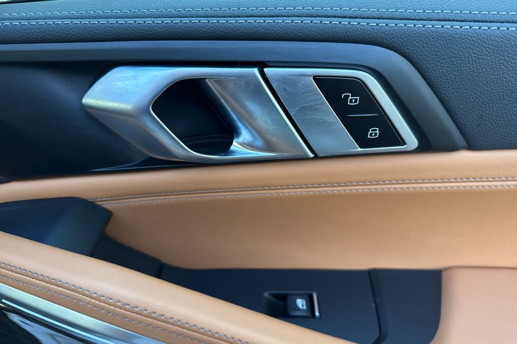 2023 BMW X6 xDrive40i