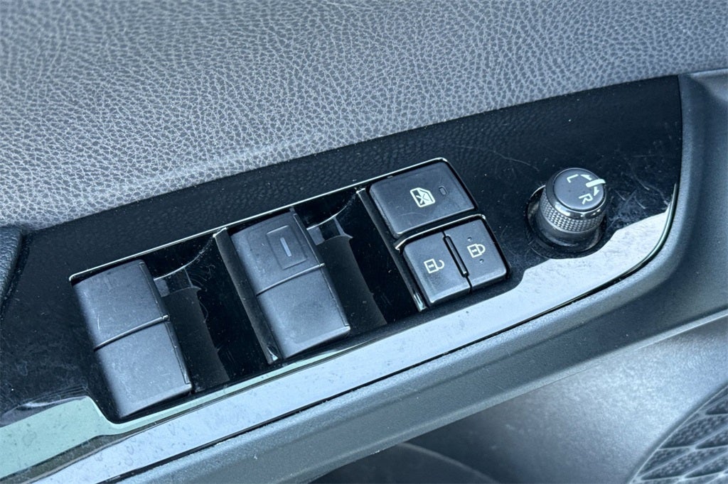 2022 Toyota Prius LE