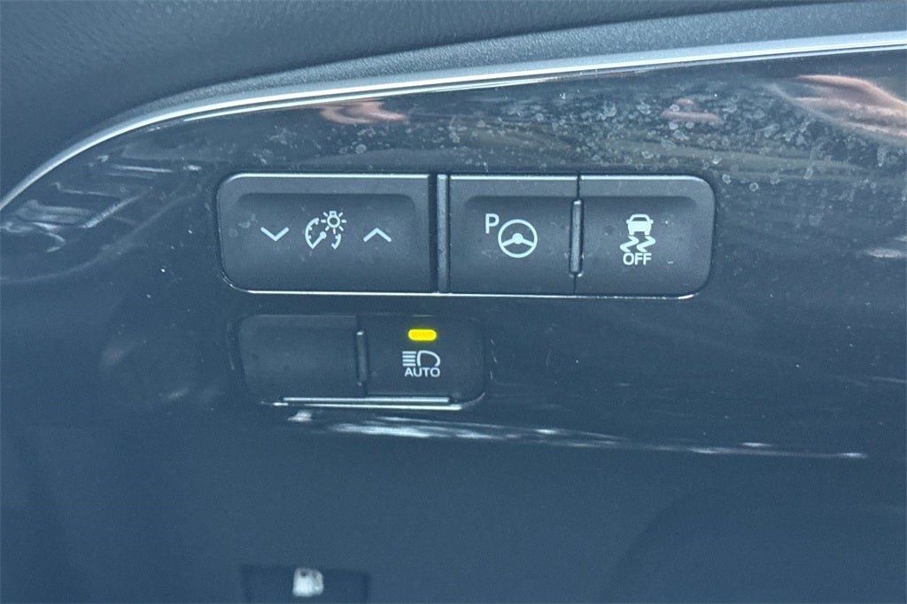 2022 Toyota Prius LE