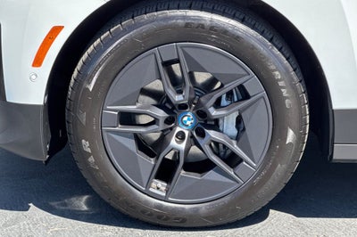 2025 BMW iX xDrive50