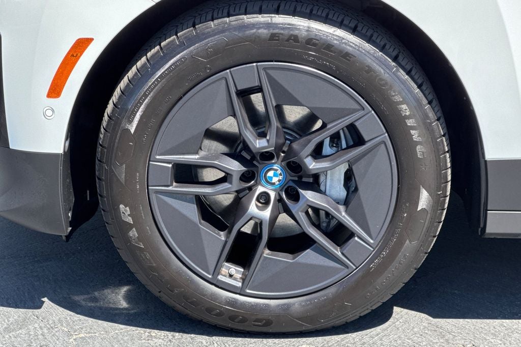 2025 BMW iX xDrive50