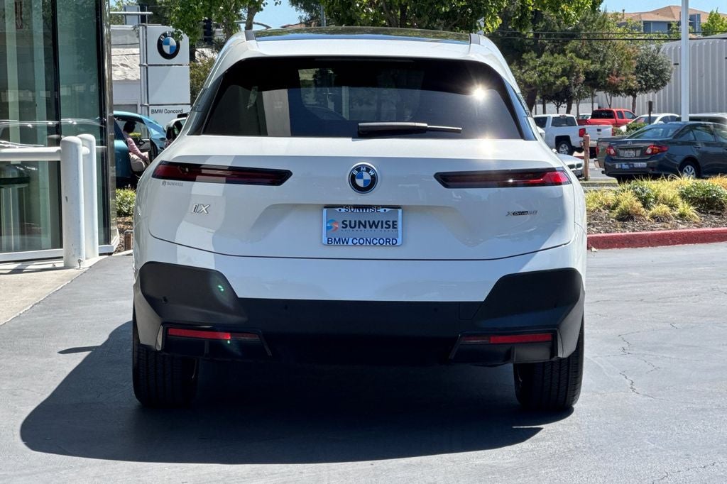 2025 BMW iX xDrive50