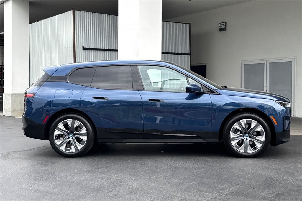 2025 BMW iX xDrive50