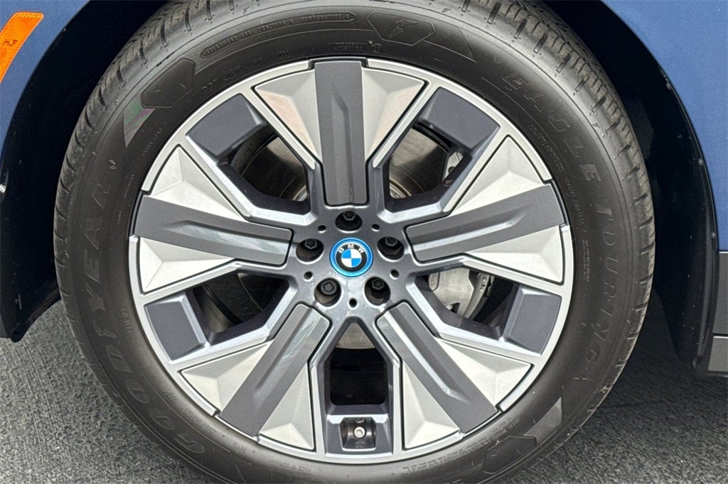 2025 BMW iX xDrive50