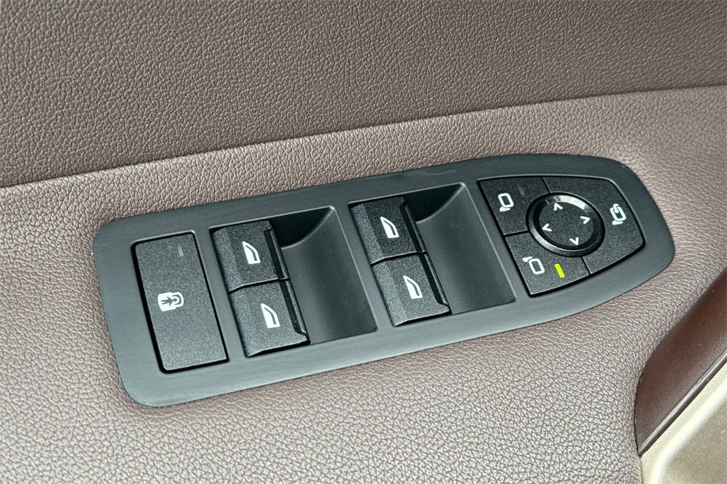 2025 BMW iX xDrive50