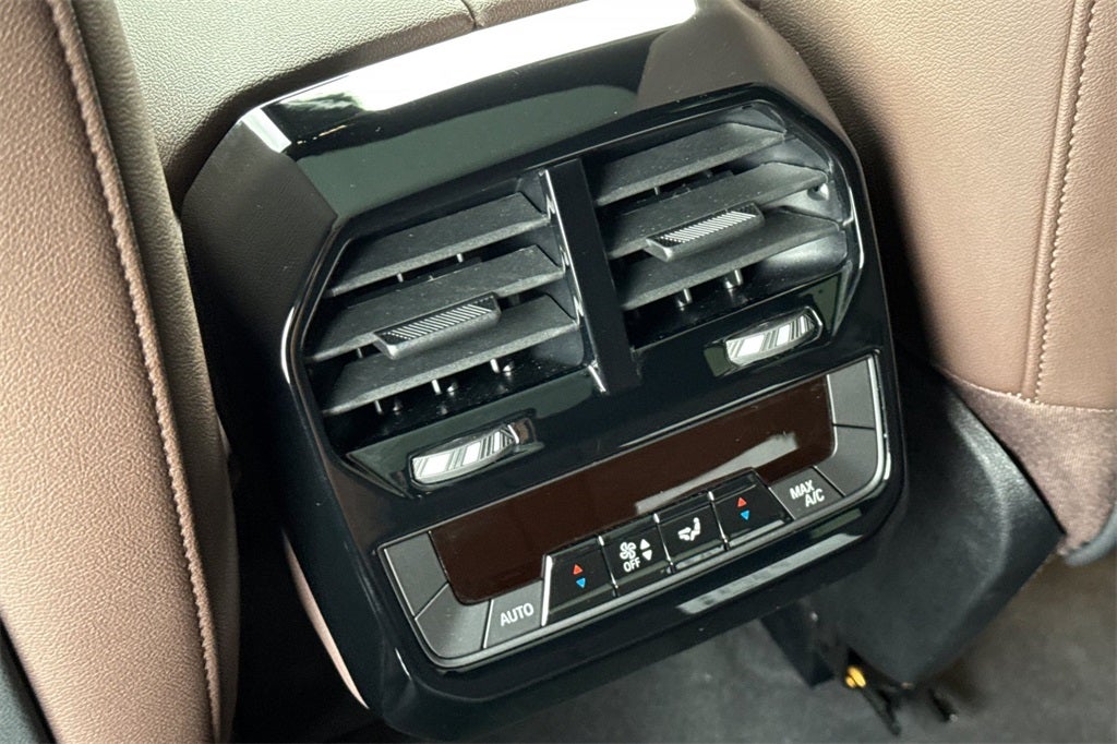 2025 BMW iX xDrive50