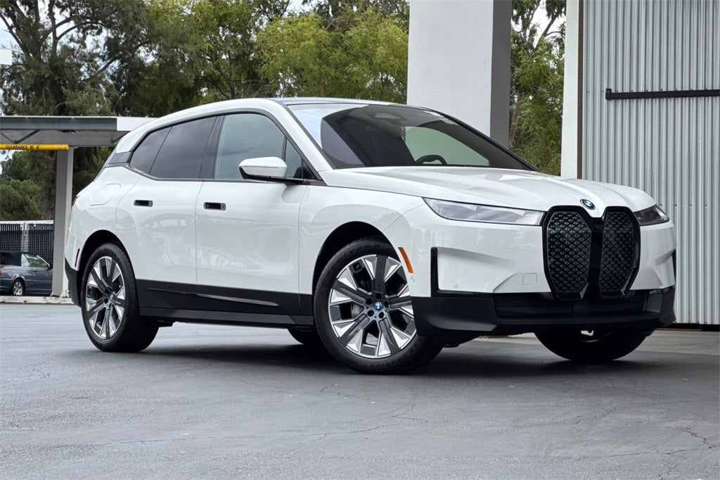 2025 BMW iX xDrive50