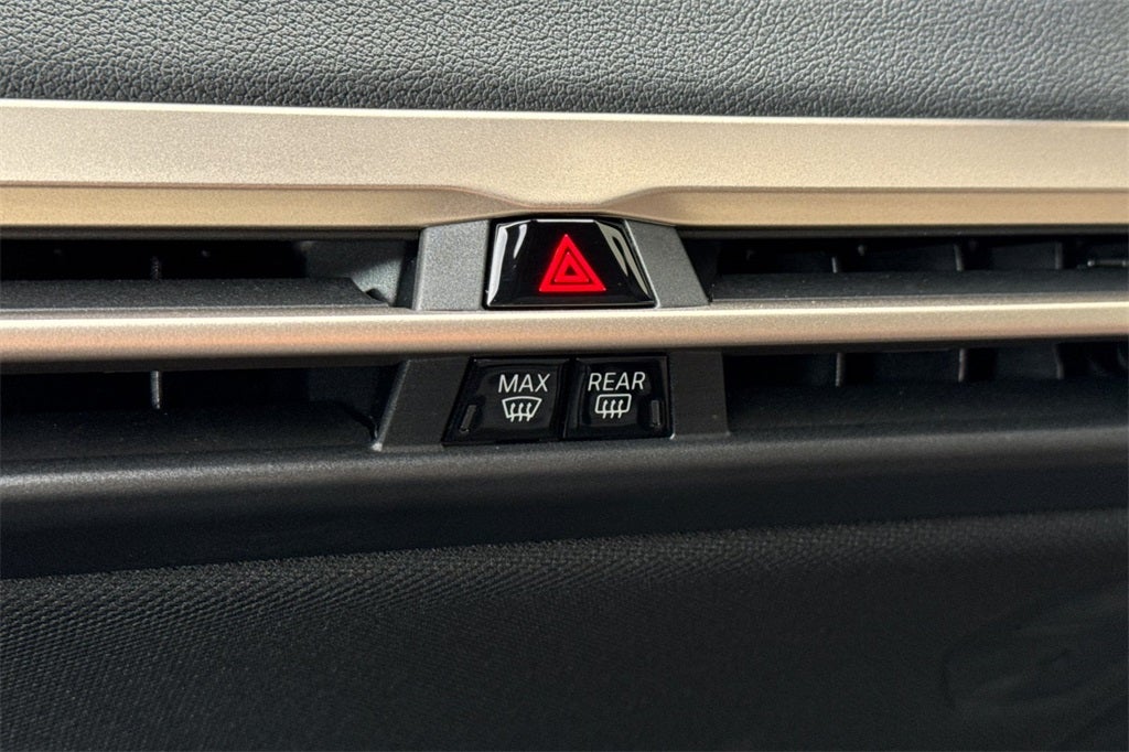 2025 BMW iX xDrive50