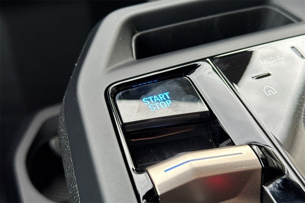 2025 BMW iX xDrive50