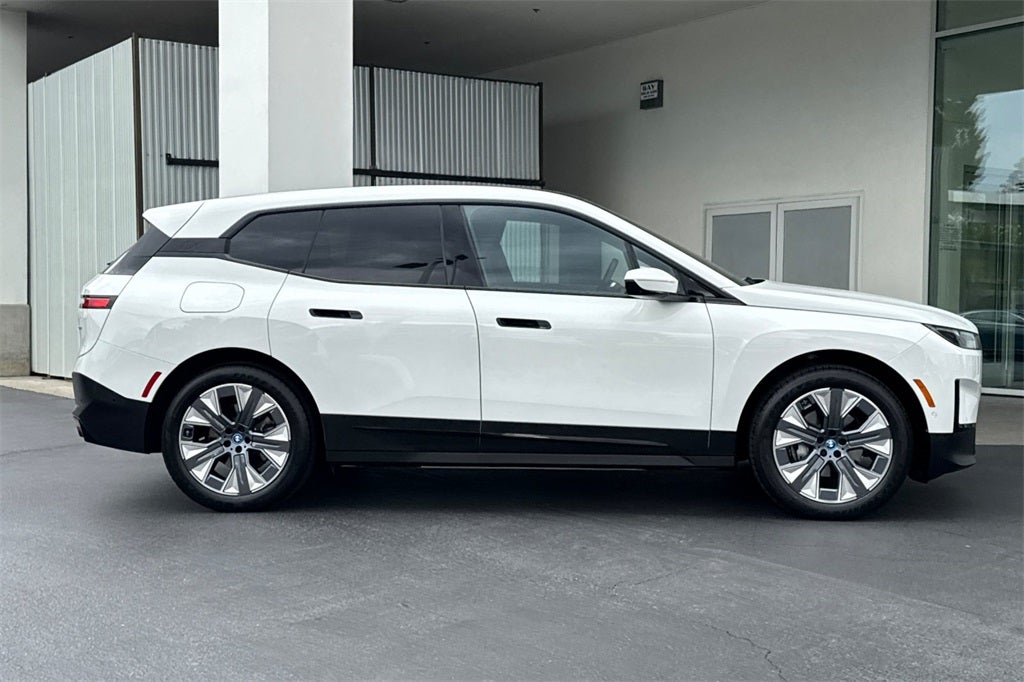 2025 BMW iX xDrive50