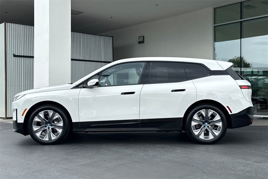 2025 BMW iX xDrive50