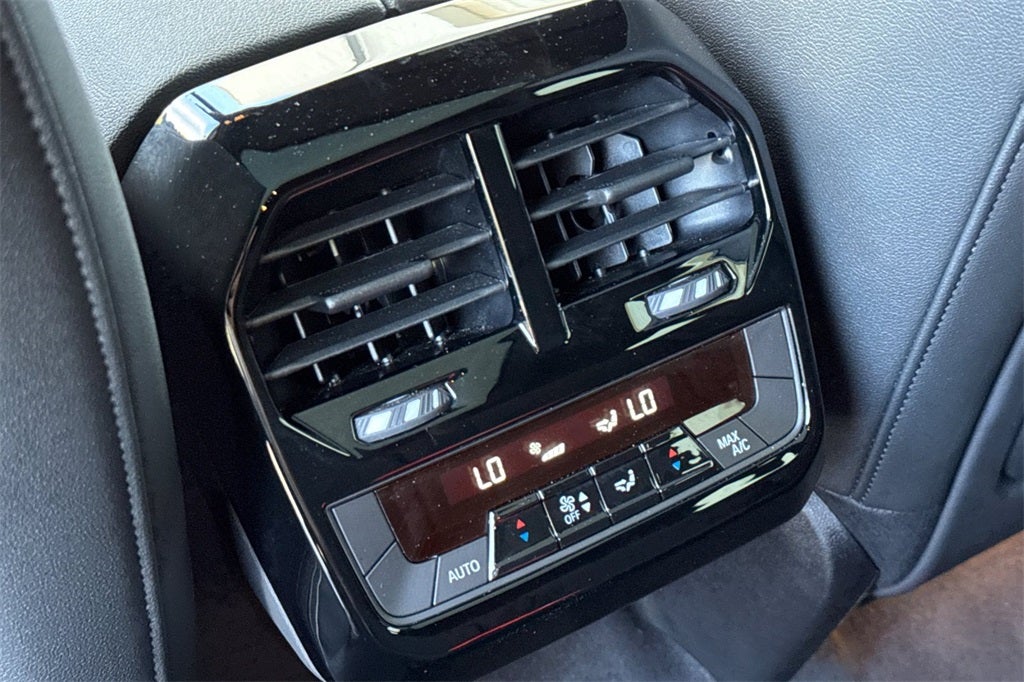 2025 BMW iX xDrive50