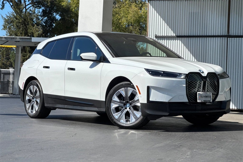 2025 BMW iX xDrive50
