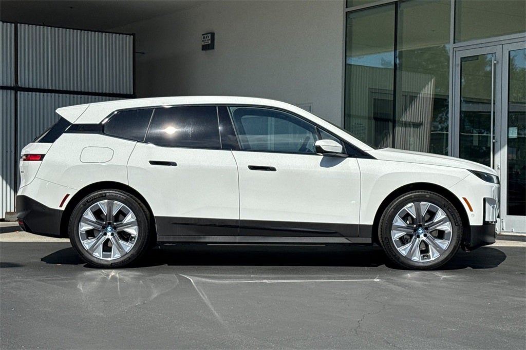 2025 BMW iX xDrive50