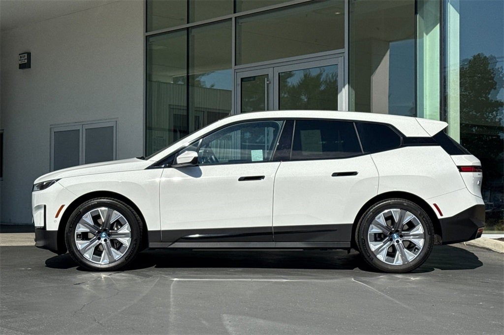 2025 BMW iX xDrive50