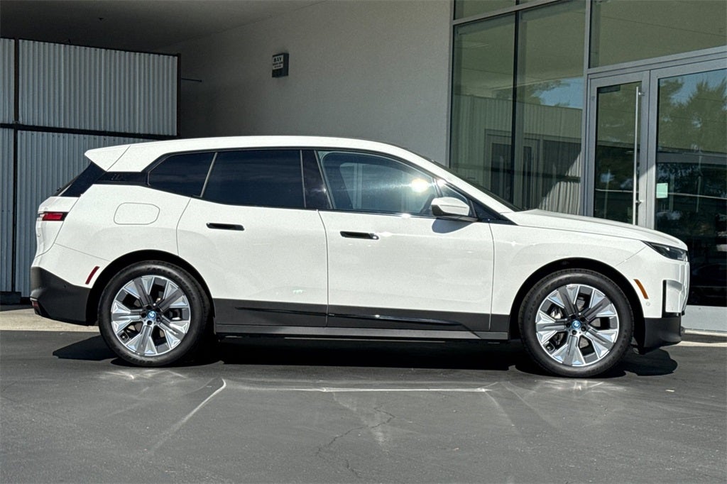 2025 BMW iX xDrive50