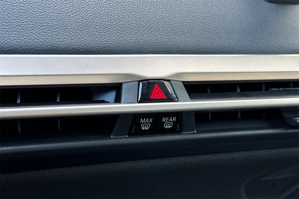 2025 BMW iX xDrive50